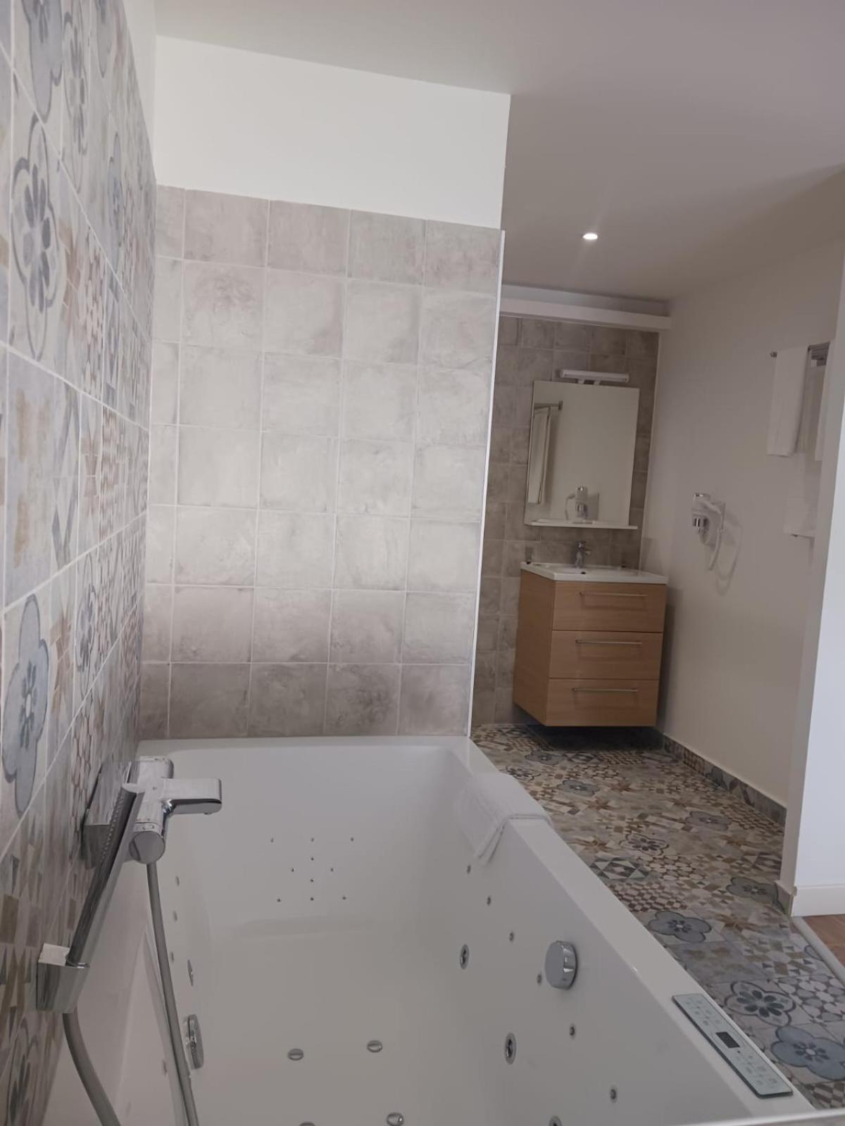 Cotinga Hotel Villars-les-Dombes Eksteriør billede